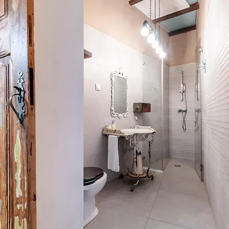 Unique Stylish House In Beautiful Graca Lizbona