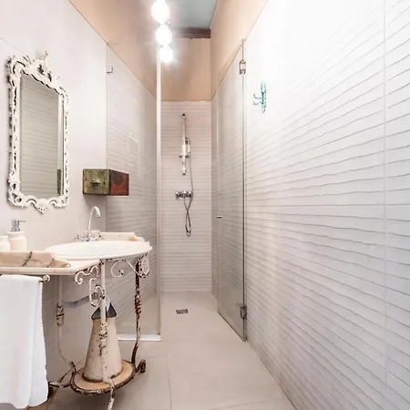 Unique Stylish House In Beautiful Graça *